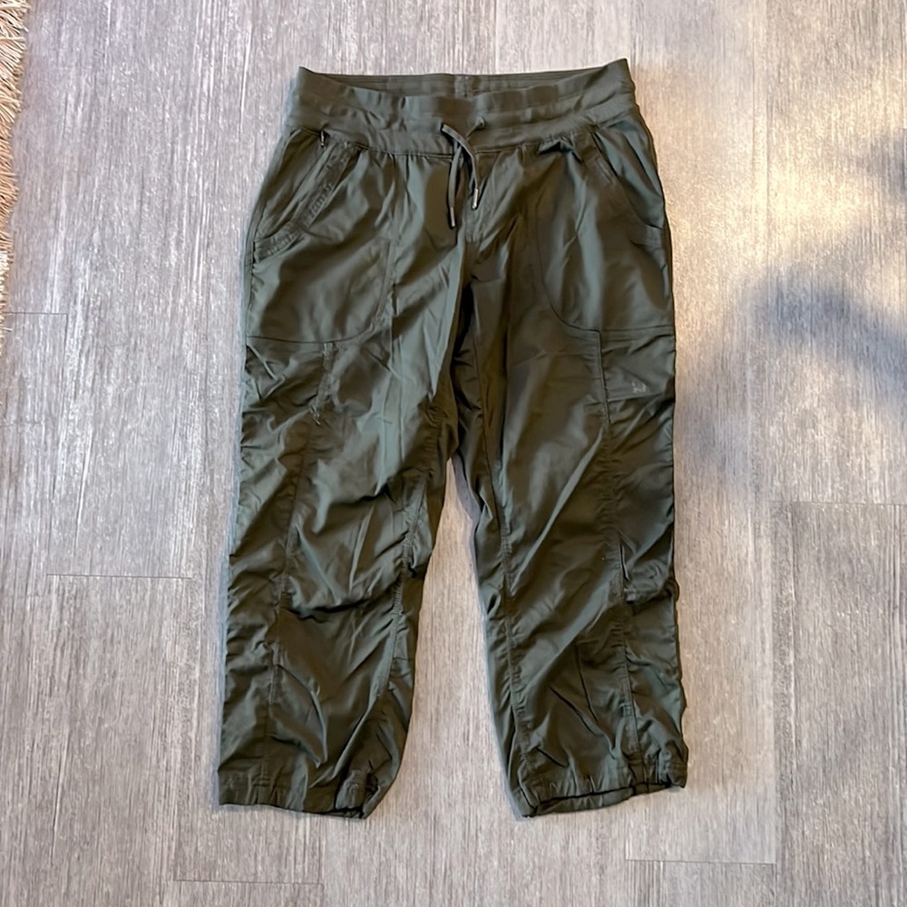 The North Face Aphrodite Capris, Size M